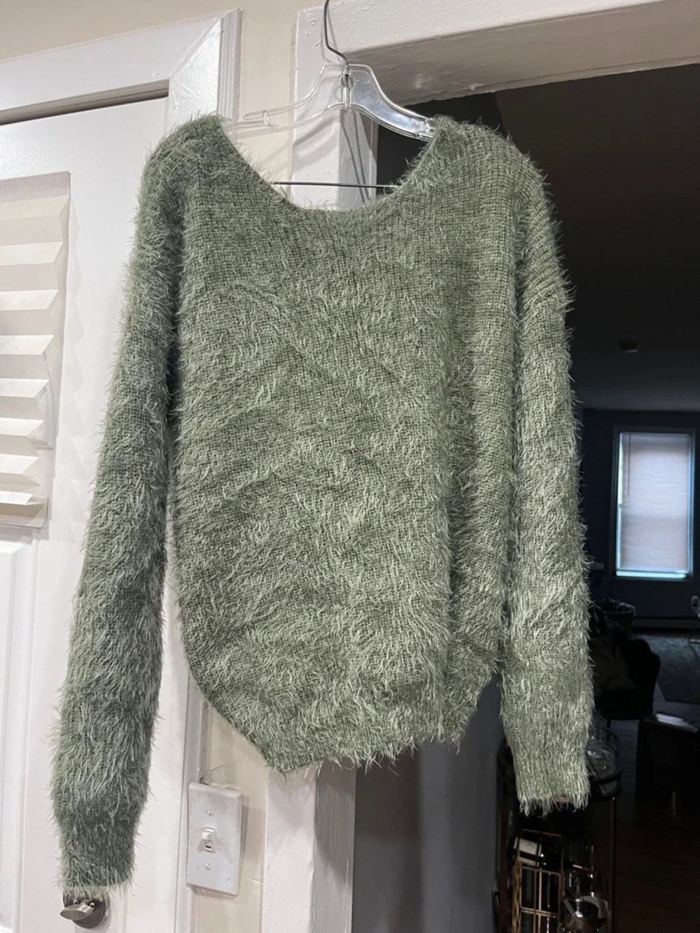 Twisted back cozy sweater - Picture 2 of 2